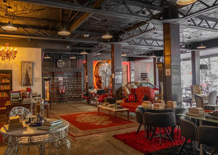 Black Boutique Hotel 4*
